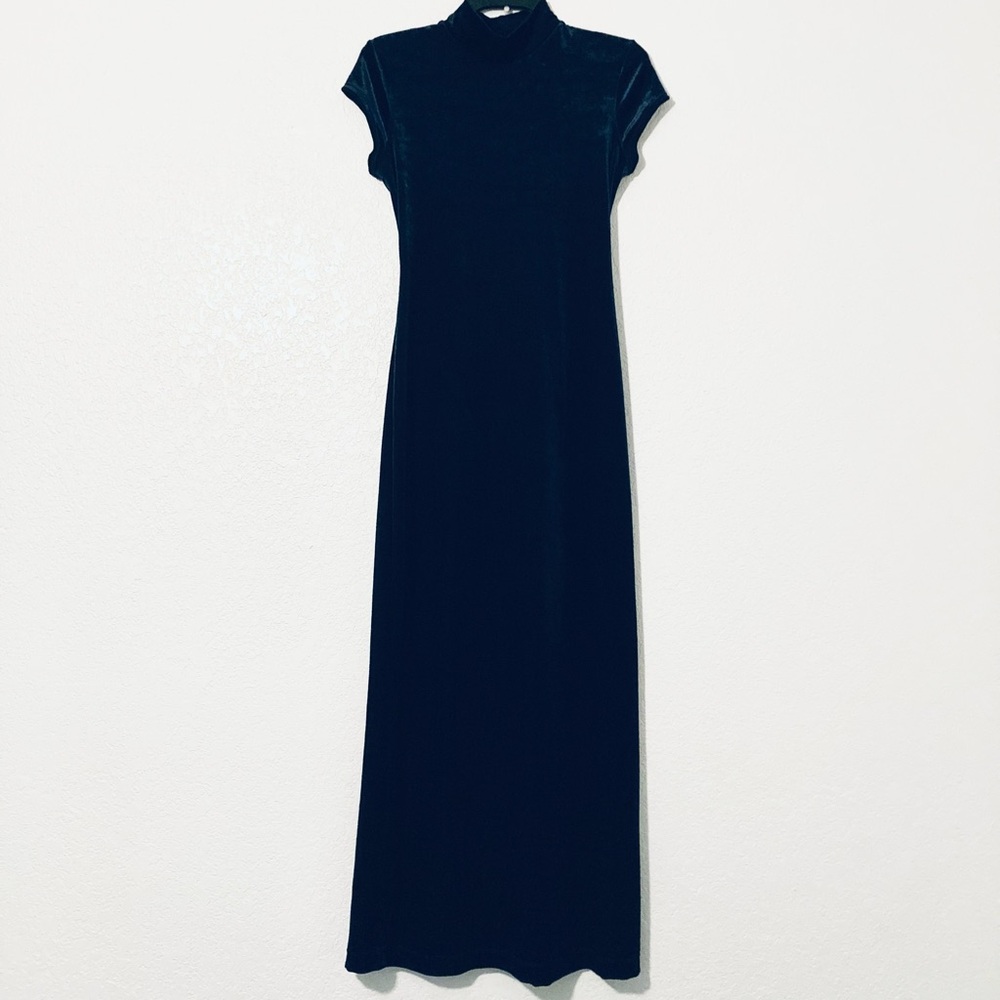 Jumping Joy Velvet Gown (Midnight Blue)